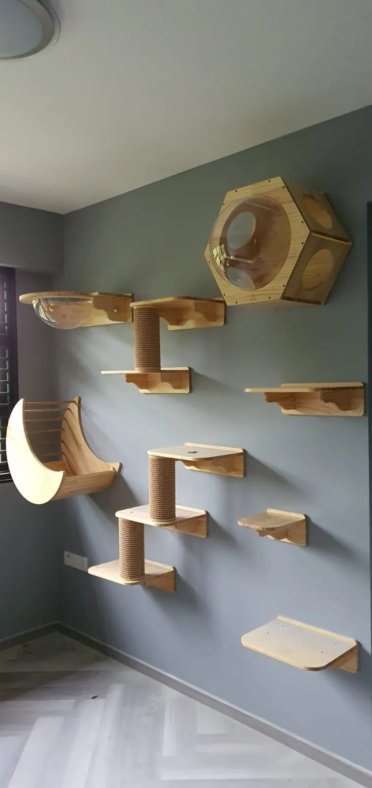 Customized wall mounted cat tree Cat Furniture On Walls Solid wood Cat Bridge wall-mounted Cat furniture