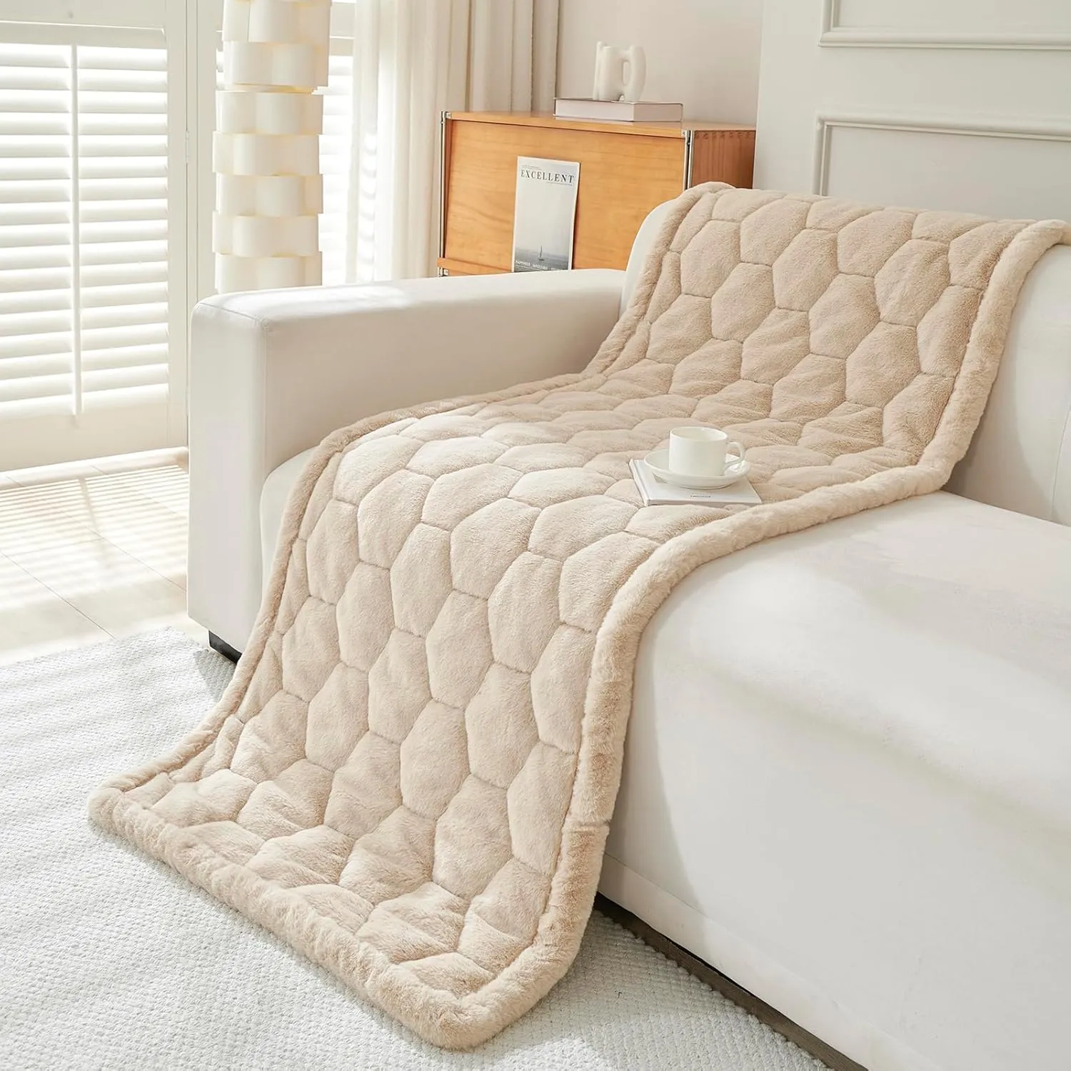 LiveGo Funny Pet Couch Covers for Sofa, Thick Sofa Cover for Dogs Mat Washable All-Season Cream Faux Mink Pet Mat Scratch-Resistant Protector Couch Cover