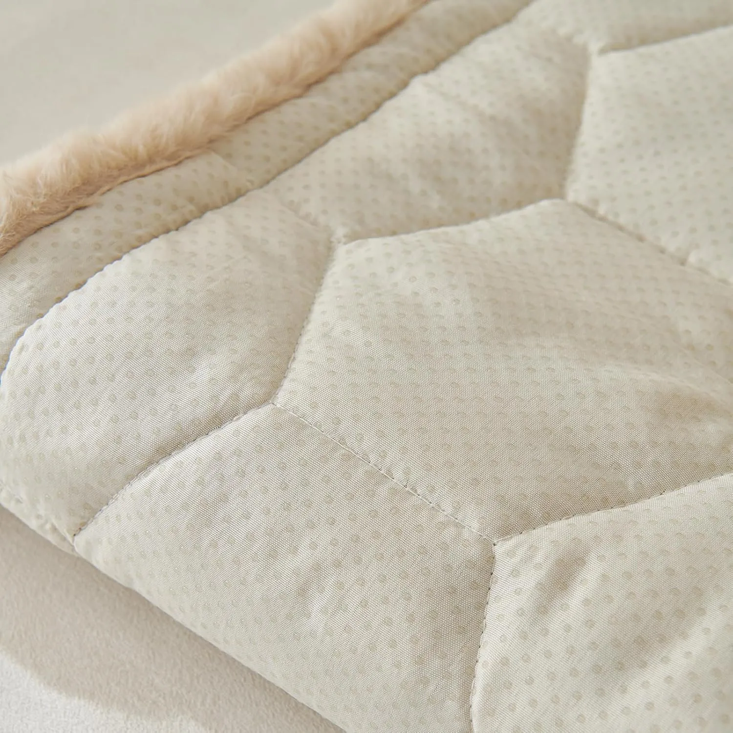 LiveGo Funny Pet Couch Covers for Sofa, Thick Sofa Cover for Dogs Mat Washable All-Season Cream Faux Mink Pet Mat Scratch-Resistant Protector Couch Cover