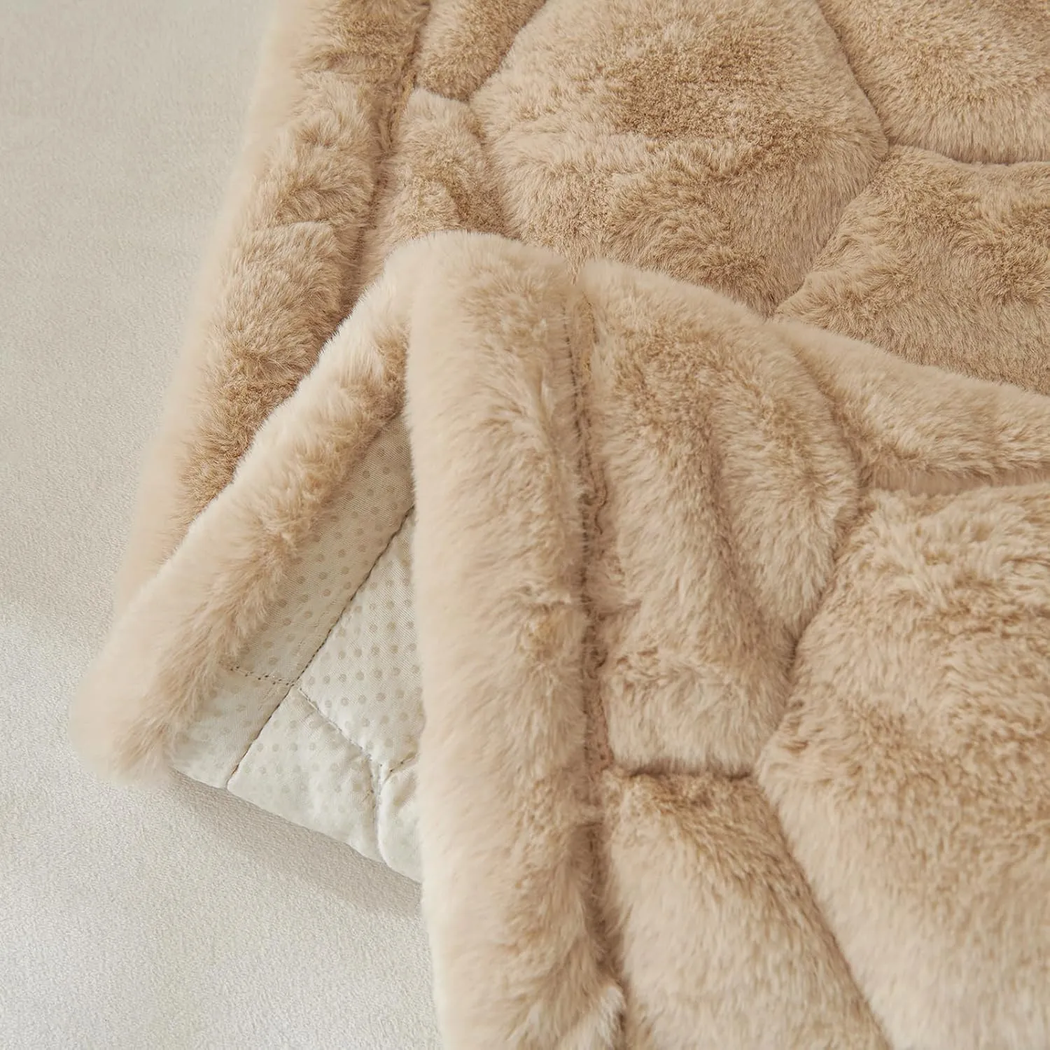 LiveGo Funny Pet Couch Covers for Sofa, Thick Sofa Cover for Dogs Mat Washable All-Season Cream Faux Mink Pet Mat Scratch-Resistant Protector Couch Cover